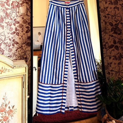 Karavan custom-tailored striped skirt, navy and white