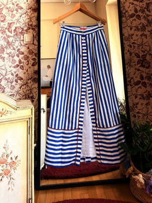 Karavan custom-tailored striped skirt, navy and white