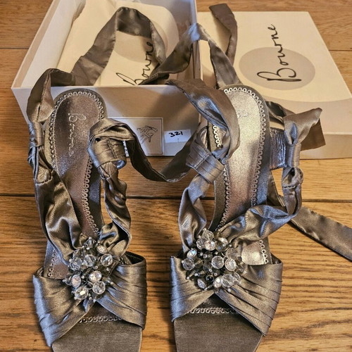 Bourne Taupe sandals new, size 40, gray beige