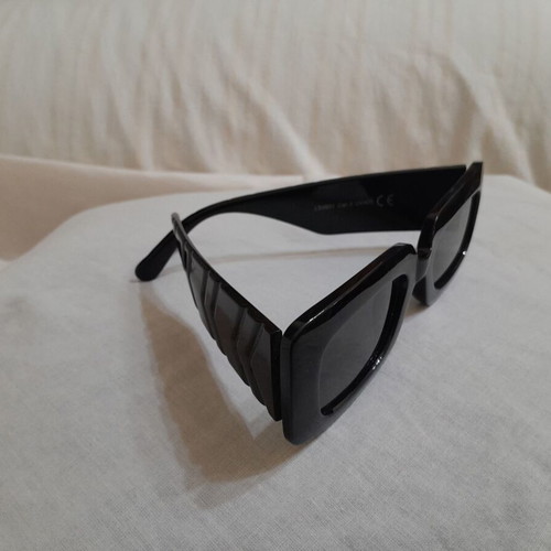LS 4831 Women's Sunglasses like new, black, UV 400 protection