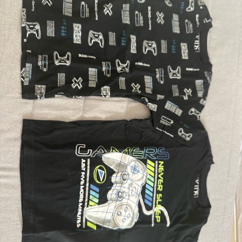 Video game t-shirt pack of 2 for 5 years old, like new