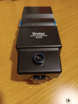 Vivitar 3700 electronic flash used with additional cap and case
