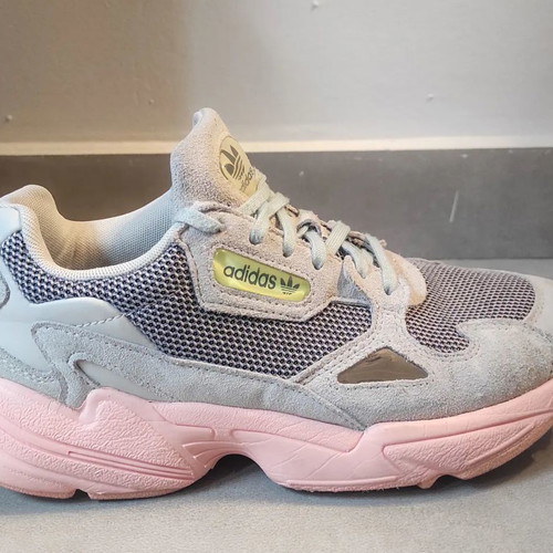 Adidas women's athletic shoe used, gray with pink sole, size 38.5