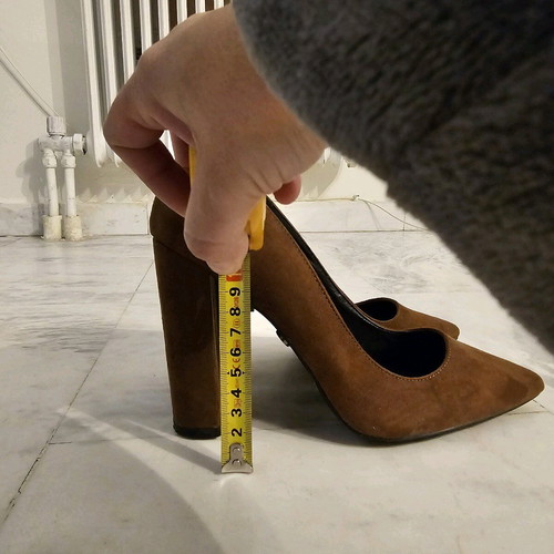 Fullah Sugah Suede Camel Brown Pumps No. 40 Used