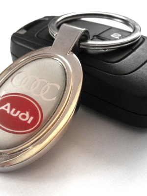 Automobile metal keychain Audi new, stylish and elegant