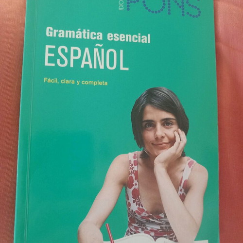Gramática esencial Español book used, in Spanish