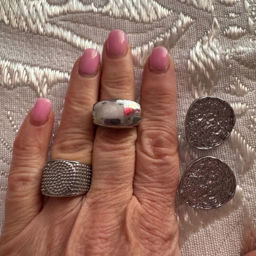 Steel rings and earrings set like new, 4 pieces