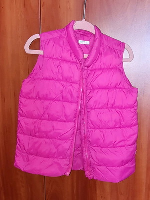 Benetton sleeveless jacket like new, thin, size 9-12 months