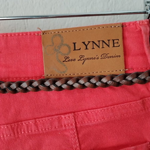 Lynne coral shorts like new with brown braided belt
