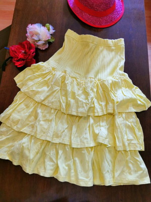 Yellow tiered skirt with elastic rib-knit waist, size M
