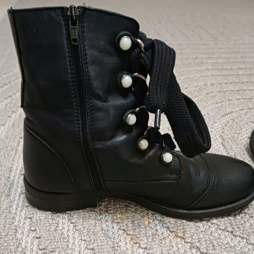 Fratelli Petridi black leather boots used with pearls and laces size 41