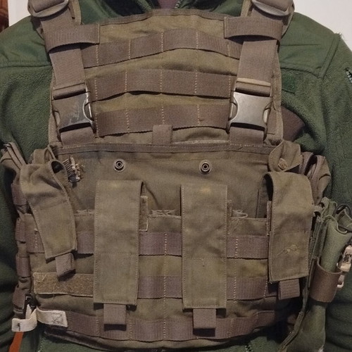 Tasmanian Tiger Chest Rig like new, full set Olive