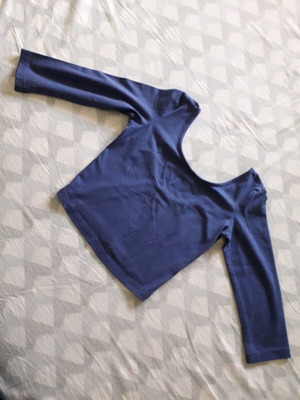 Top purple-blue like new with 3/4 sleeve and open back, size S