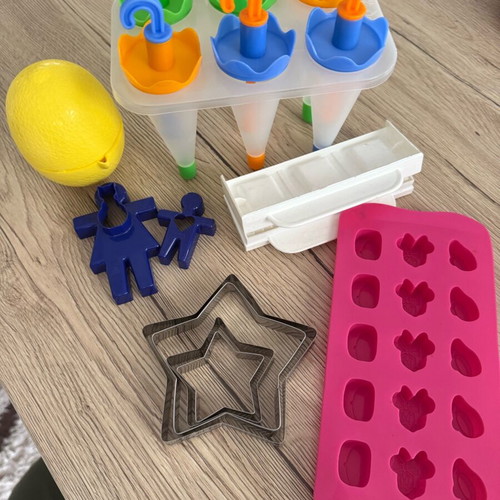 Pastry items like new, kitchen accessories