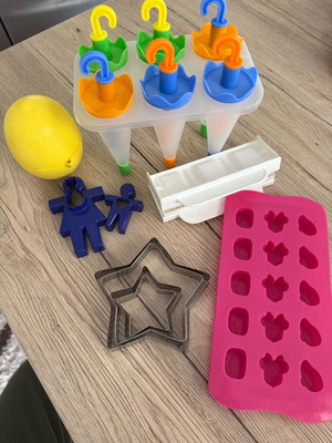 Pastry items like new, kitchen accessories