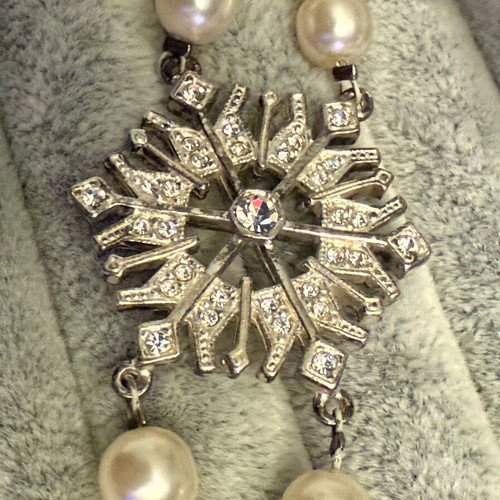 Silver bracelet with snowflake and pearls Jenavi new