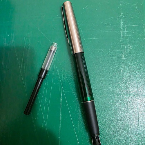 Parker Frontier fountain pen with ink gift set