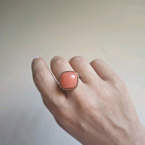 Ring with coral stone used, gold-colored