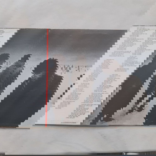 U2 - WAR (1983) VINYL- ΣΠΑΝΙΟ ΣΥΛΛΕΤΙΚΟ ΜΕ ΣΦΑΛΜΑ ΠΑΡΑΓΩΓΗΣ-ΙΔΙΑ ΕΤΙΚΕΤΑ -Β' ΠΛΕΥΡΑ-ΣΕ ΚΑΘΕ ΠΛΕΥΡΑ