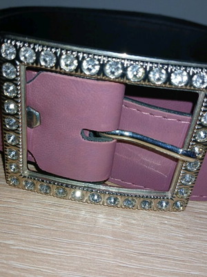 Women's leather belt pink lilac like new with silver buckle and rhinestones