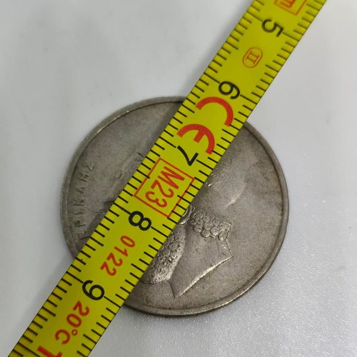 Rare 20 Drachma Coin 1986 like new