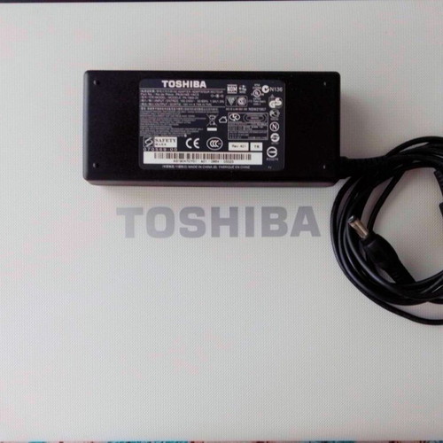 Toshiba Satellite C660 laptop used with Intel Core i3 and 4GB RAM