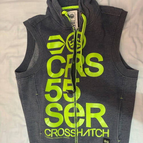Crosshatch sleeveless men's vest like new with mark on back