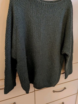 Handmade knitted sweaters used, pack of 2, loose fit