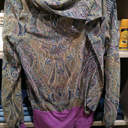 Rossodisera blouse medium used with colorful paisley pattern