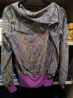 Rossodisera blouse medium used with colorful paisley pattern
