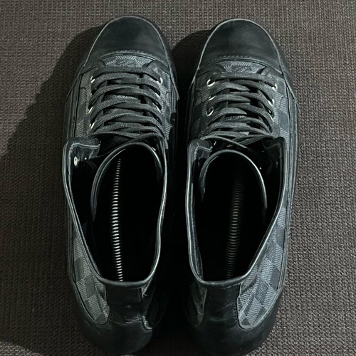 Louis Vuitton Damier Graphite Sneakers like new, size 43.5, black/gray