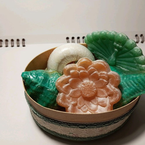 Decorative soaps like new with gift box