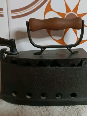 Charcoal iron like new, vintage style ironing tool