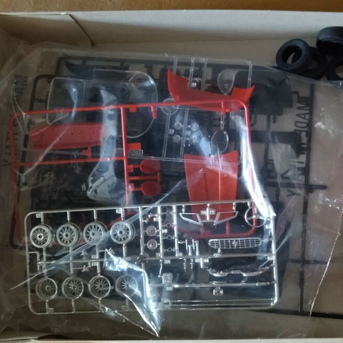 Ferrari 275 GTB Italeri 1/24 collectible like new