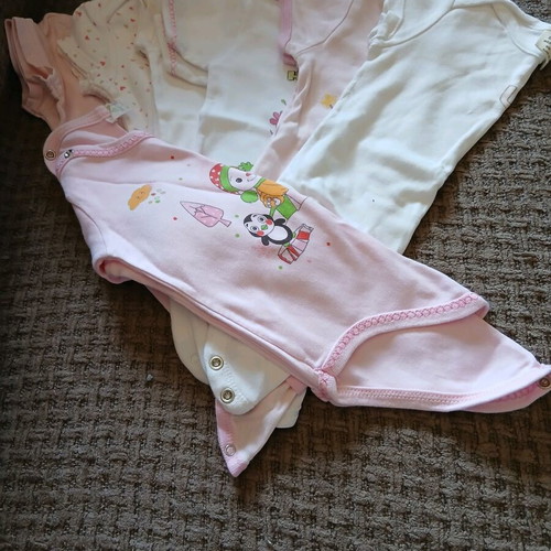Baby girl clothing set like new, 0 to 6 months, 32 pieces