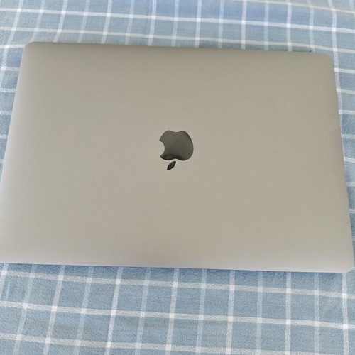 Apple MacBook Air M1 2020 13" 8GB RAM 256GB SSD like new