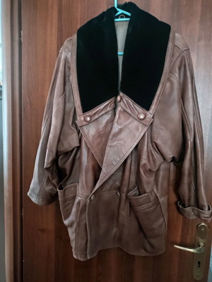 Leather women's camel coat with fur collar like new