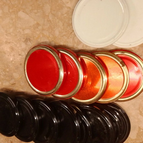 Jar lids pack of 25 for 1 kilo jars, like new, gold red white black