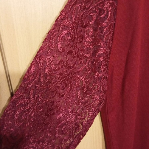 Vintage sweater size L like new, burgundy with unique design