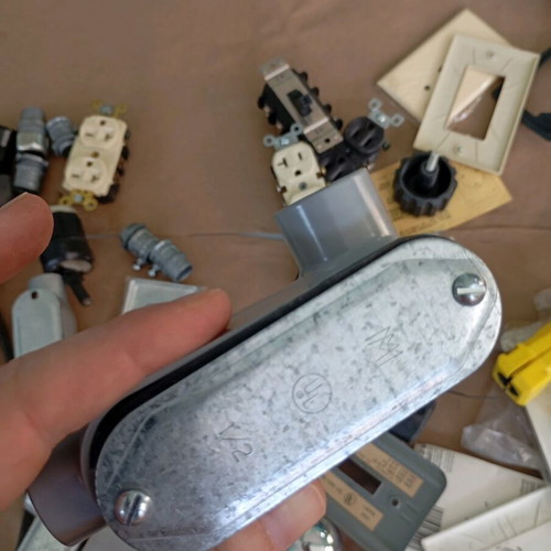 Electrical supplies like new, 80 pieces for electrical installations