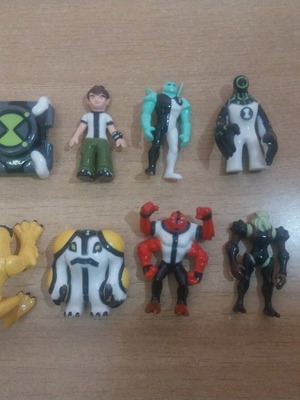 Комплект от 8 употребявани мини фигури Ben 10