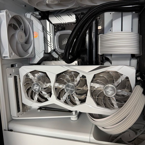 Gaming PC like new with Ryzen 5 5600X and RGB lighting