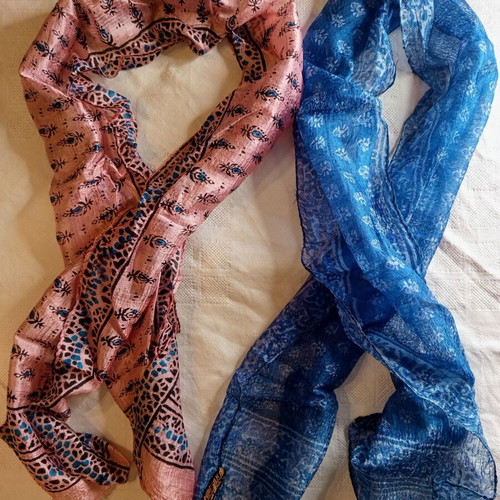 Set of 2 women's scarves used, blue with wear and pink floral