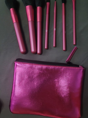 Cien Beauty Hot Pink makeup brush set with matching pouch