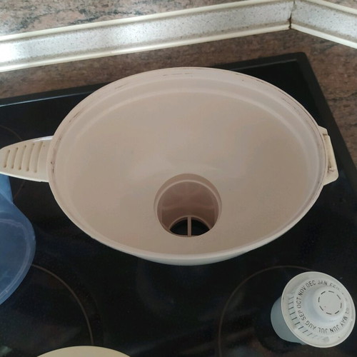 Water filter pitcher used with date system on lid