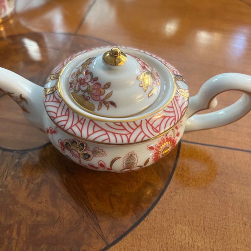 Porcelain miniature collectible teapots like new, set of 5