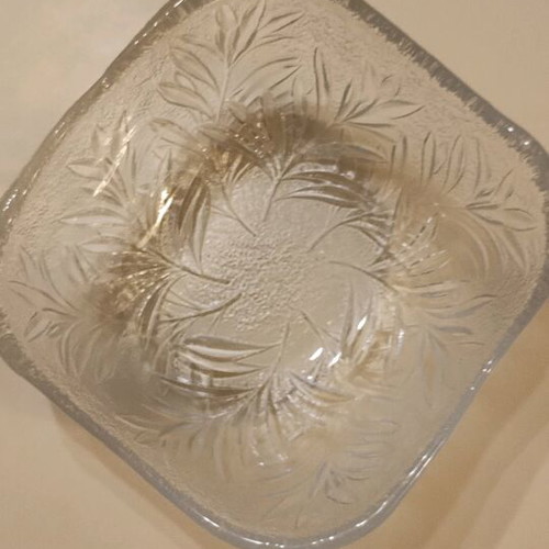 Decorative square bowl 15x15cm with carvings like new