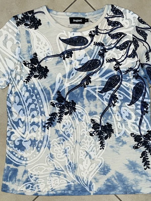 Desigual γυναικείο T-shirt μπλε tie-dye με κεντητό σχέδιο paisley μέγεθος S σαν καινούργιο