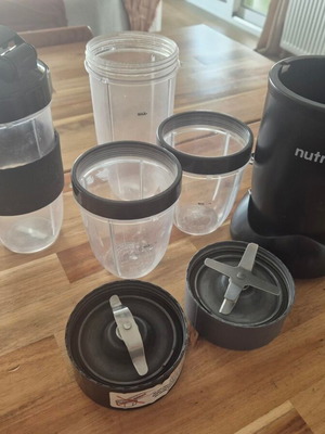 NutriBullet 900W Series Mega Pack used, black, with accessories