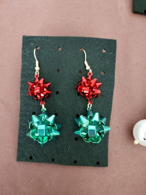 Christmas earrings with red and green bows